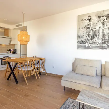 In With Kitchenette Apartment *